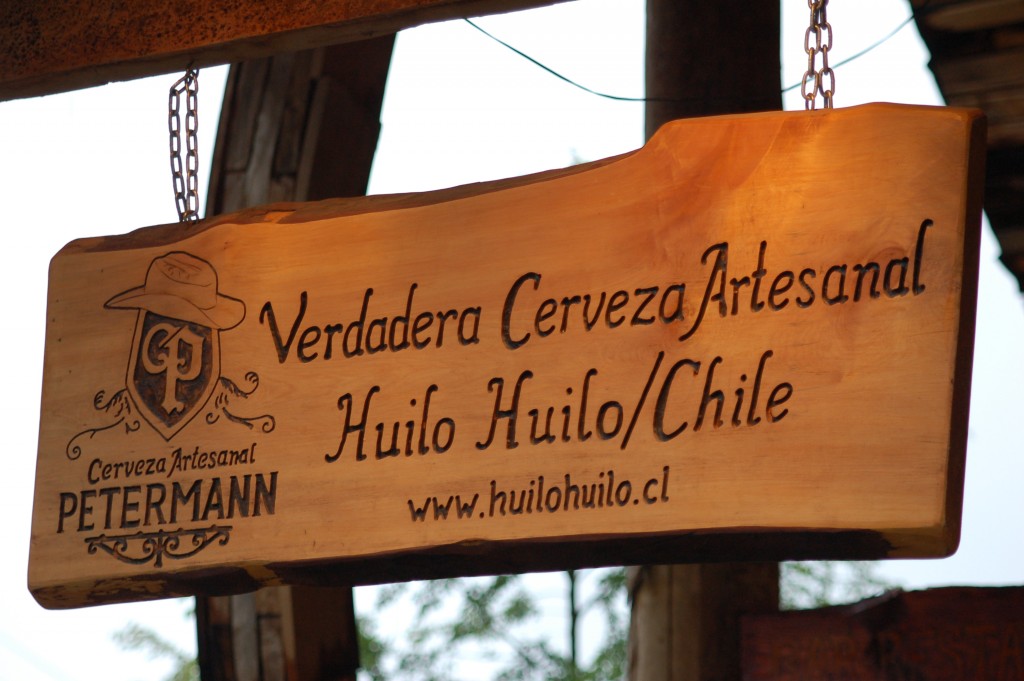 A Cervejaria Petermann fica a 200 metros da entrada principal de Huilo Huilo e  mais uma opo gastronmica da Reserva, alm de trs restaurantes 