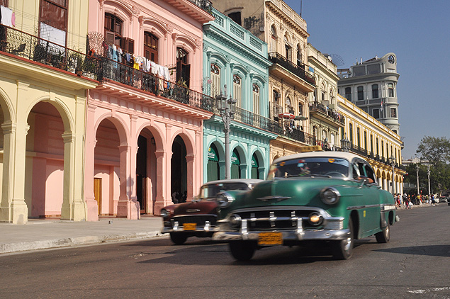 Carros antigos vistos nas ruas de Havana, em Cuba