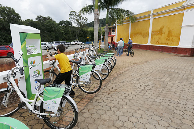 Estao de bikes eltricas em So Luiz do Paraitinga (SP)
