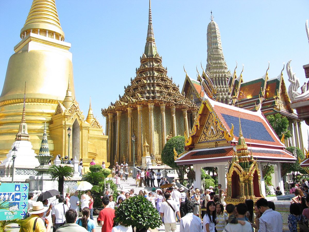 O Wat Phra Kaew (Capela Real),ao lado do Grande Palcio,  um dos principais atrativos tursticos de Bangcoc