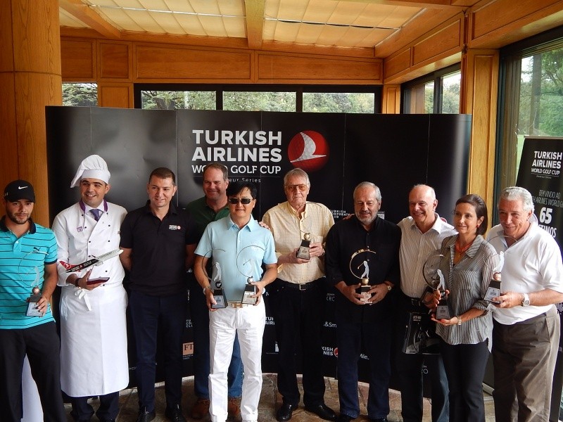 Os premiados com a equipe da Turkish Airlines. Foto: Marcos J. T. Oliveira