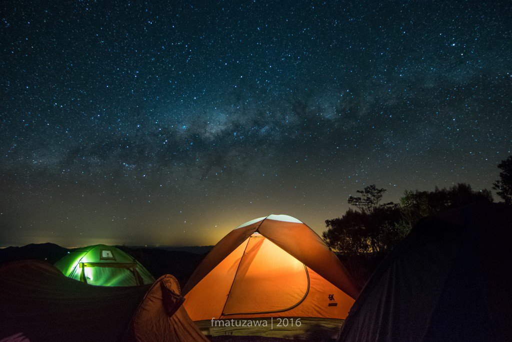 milky_way_over_the_tents
