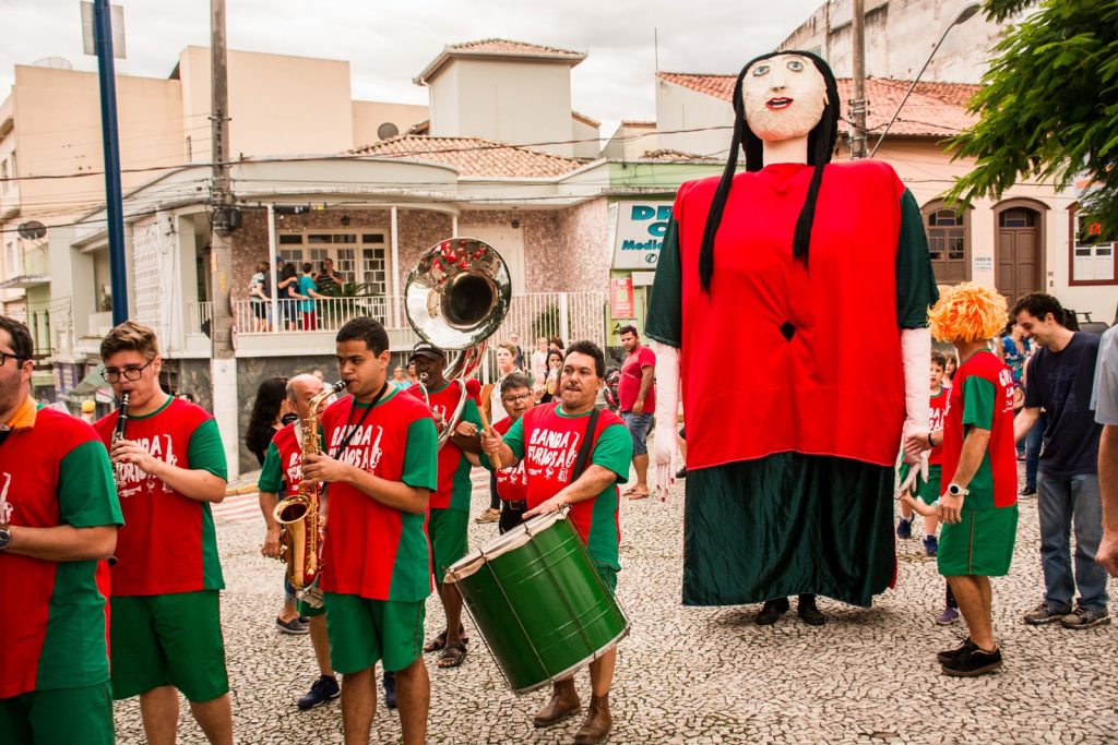 Carnaval de rua em Cunha embala foliões no Vale do Paraíba 