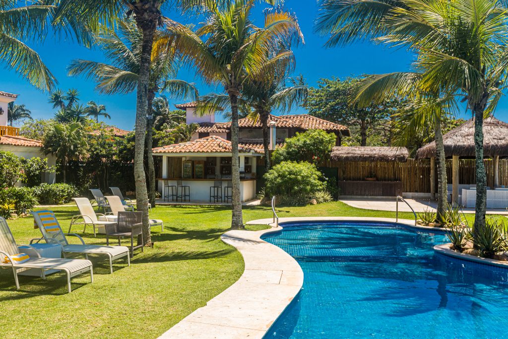 Búzios, meu amor! Villa Raphael lança quarto Premium com piscina privativa em frente à praia da Ferradura 