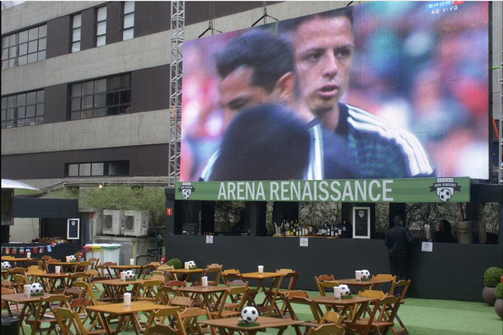 Renaissance tem ambiente inspirado em estádio para os jogos Copa 