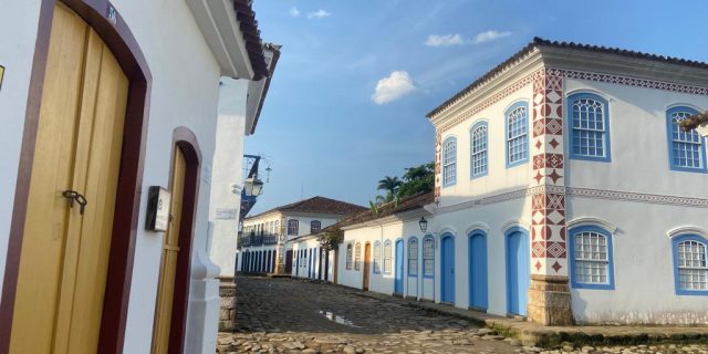 Paraty, no Rio de Janeiro, é um tesouro cultural à beira-mar e está conectada a Angra dos Reis, Ilhabela e Ubatuba na nova Rota Verde e Azul
