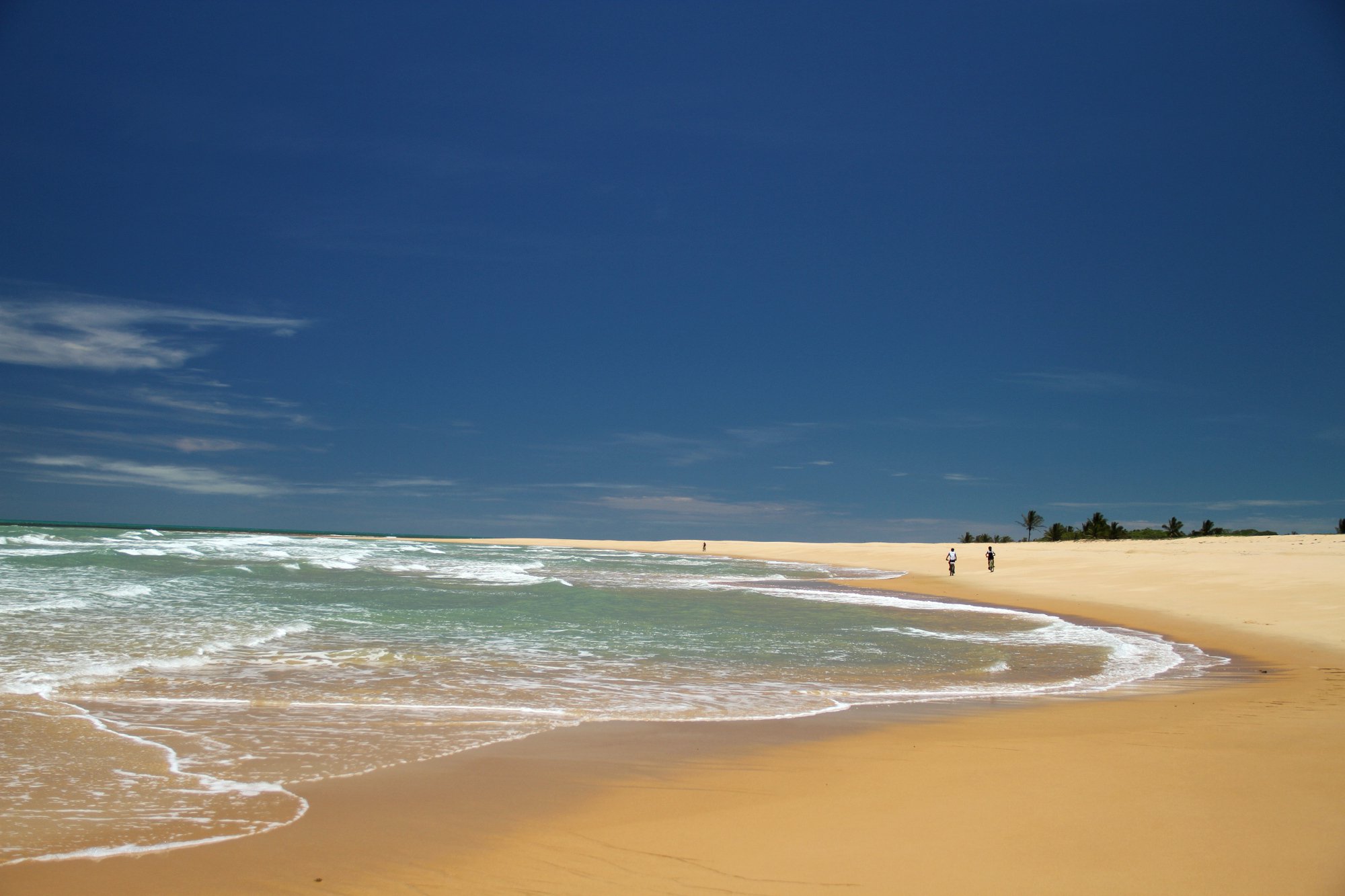 Itaquena, uma das praias isoladas, entre Trancoso e a Praia do Espelho