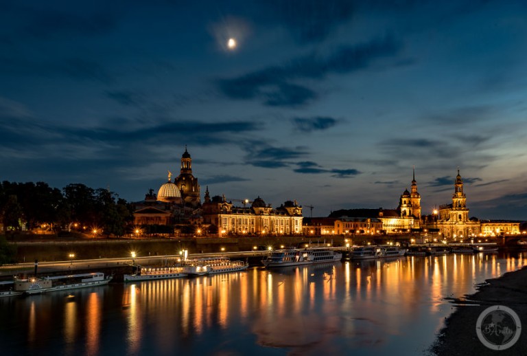 Widok-z-Mostu-Karola-na-Stare-Miasto-Drezno-579bad03baf92__880_1