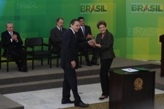 Henrique Alves toma posse no Turismo e promete ajudar na articulao poltica