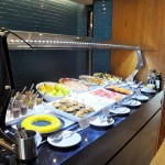 Buffet de doces, saladas e frios