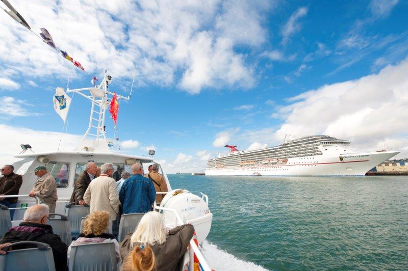 20-Visite_du_port_en_bateau_Hilke_Maunder_-_OTAH