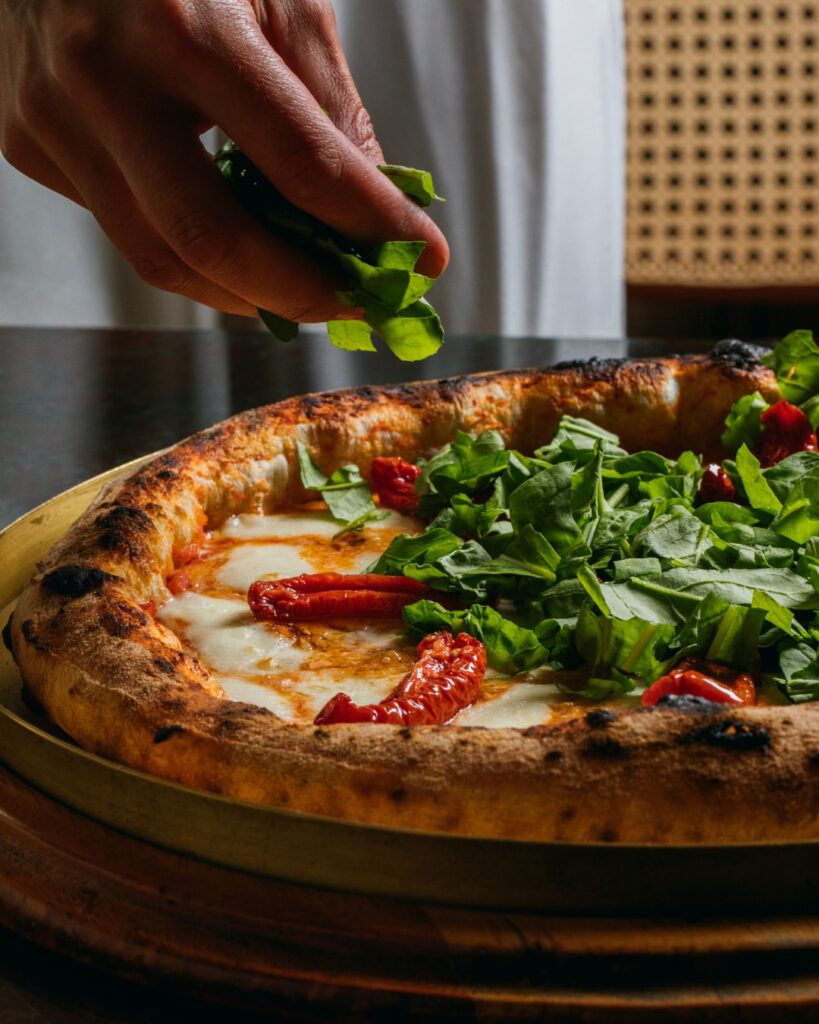 Oli Pizzas leva sonoridades do house, disco e soul em projeto especial às quintas