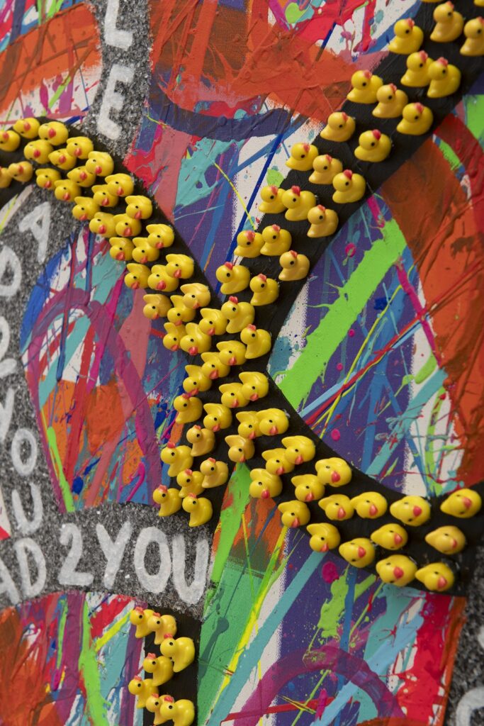 Fernanda Alvarez transforma o lúdico em arte pop-contemporânea. Crédito: Divulgação