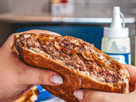 Meu Mano Chimichurri, da Pão com Carne Hamburgueria, será servido excepcionalmente na São Carlos na versão prensada. Crédito: Agência Rango
