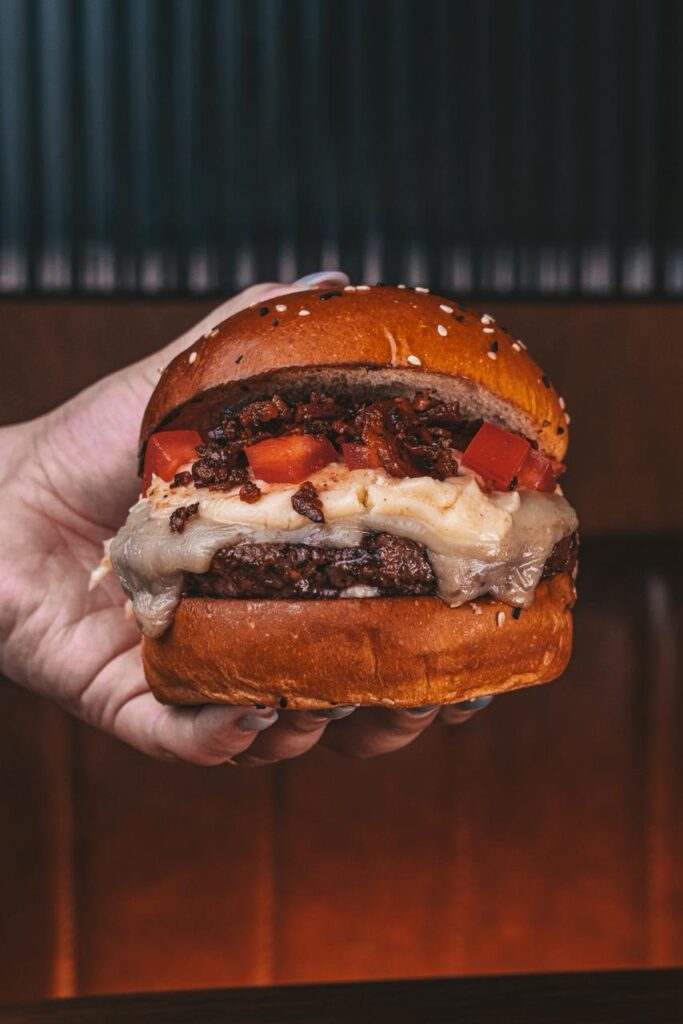 X-ESPM, da São Carlos, na Pão com Carne Hamburgueria, na versão hamburguer tradicional. Crédito: Agência Rango