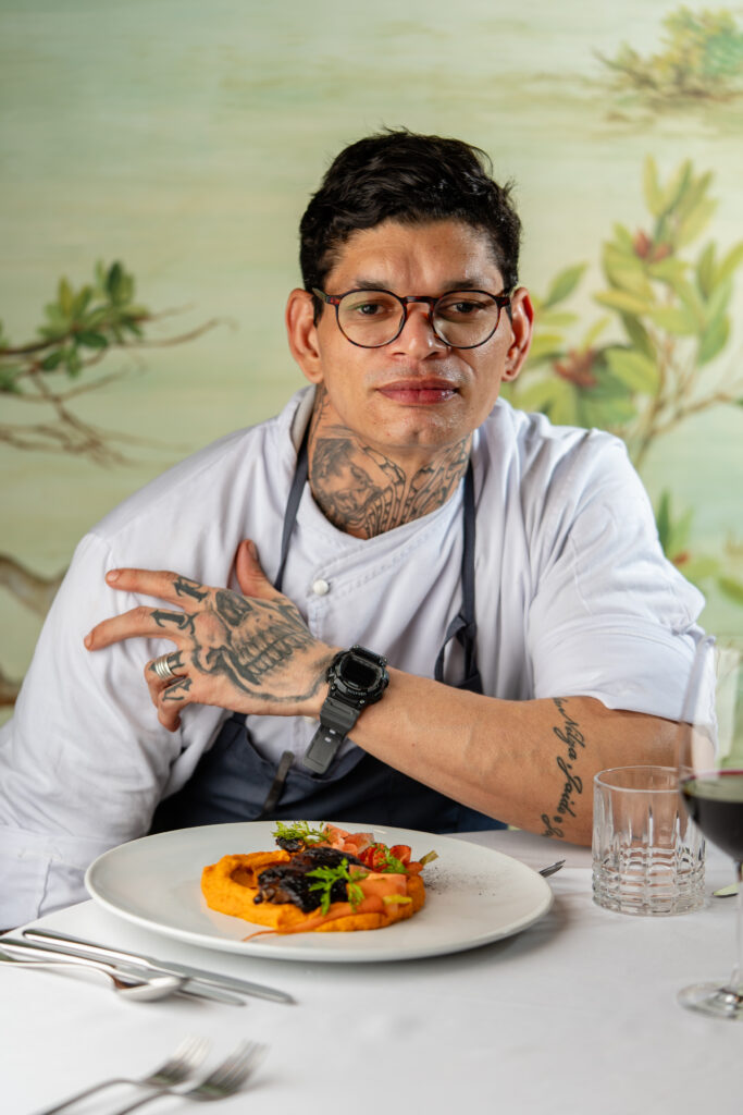 Koloa Concept Hotel recebe ex-Masterchef Moisés Batista na quarta edição do “Casa Mar Por”, especial Dia dos Namorados