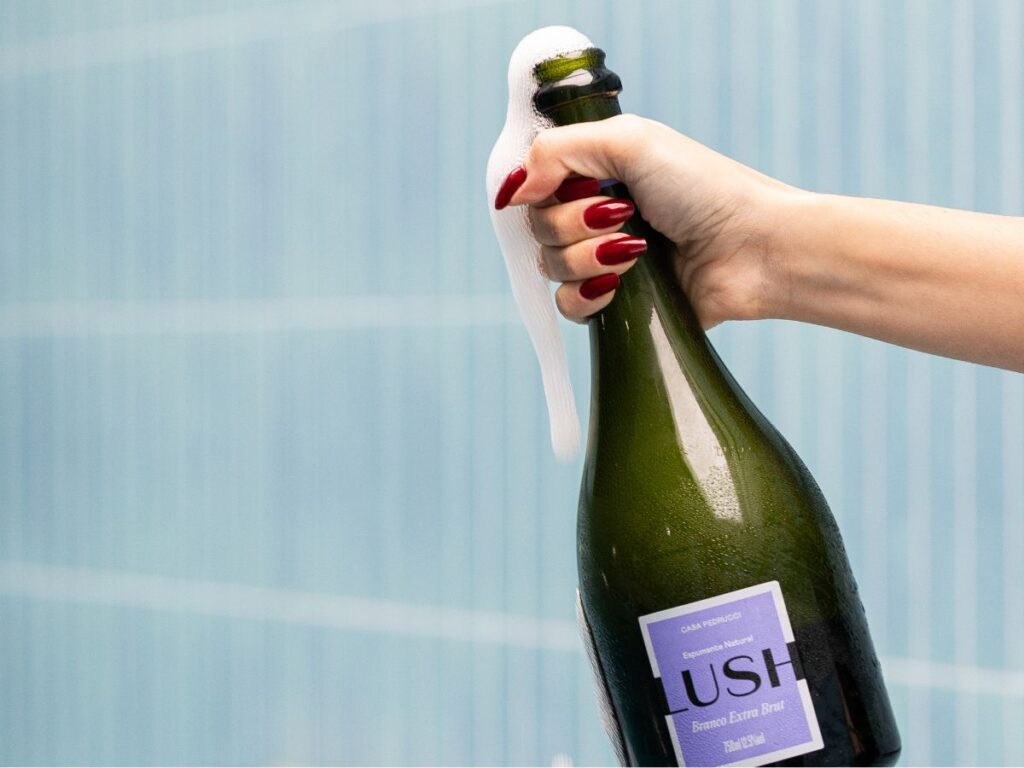 Lush Brut Rosé, bebida exclusiva do Lush Motel, disponível em todas as unidades. Crédito: Divulgação